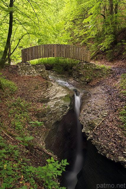 Photo de la Tine de Parnant au printemps