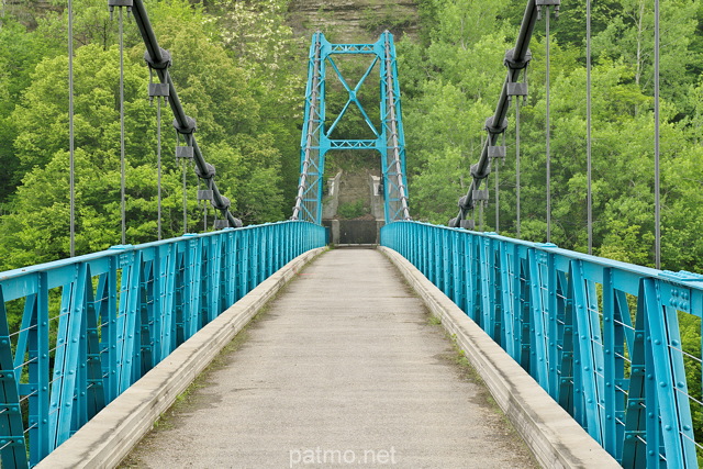 Image du Pont de Grsin suspendu au dessus du Rhne