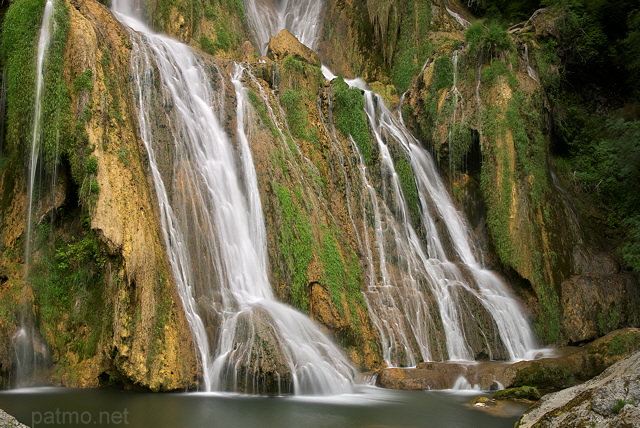 Photo en pose longue de la cascade de Glandieu