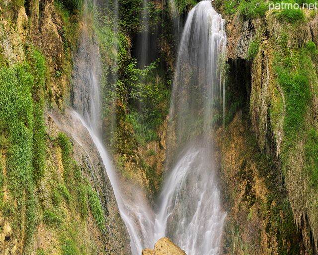 Photographie d'un dtail de la partie suprieure de la cascade de Glandieu