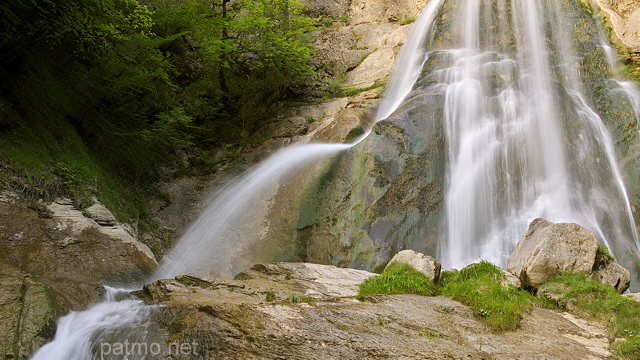 Photographie de la cascade du Dard dans le Massif des Bornes en Haute Savoie