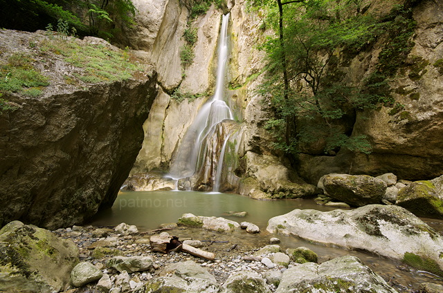 Photo de la cascade de Barbennaz dans le canyon du Fornant