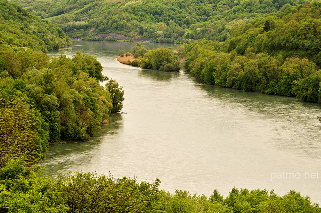 Photographie du printemps verdoyant sur la valle du Rhne