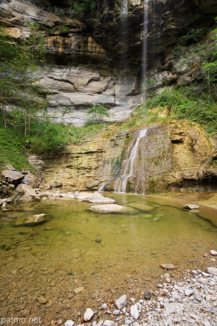 Photo de la cascade de la Queue de Cheval dans les montagnes du Jura