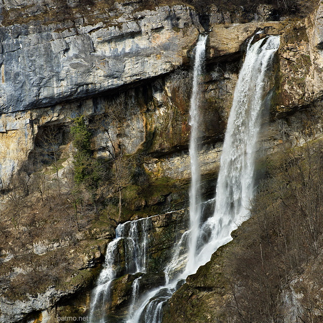 Image de la partie suprieure de la cascade de Charabotte dans l'Ain