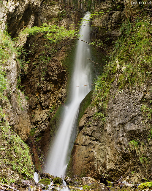 Photographie de la cascade du Brion dans le Parc Naturel Régional du Haut Jura