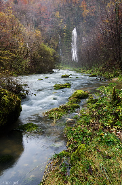 Image de l'automne autour de la rivire du Flumen