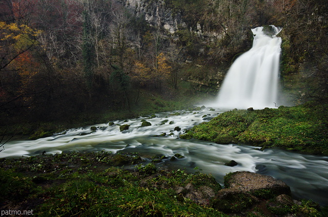 Image d'une puissante cascade aprs de fortes pluies - Rivire du Flumen - Jura