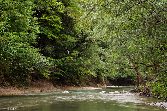 Image of a springtime moment along Usses river