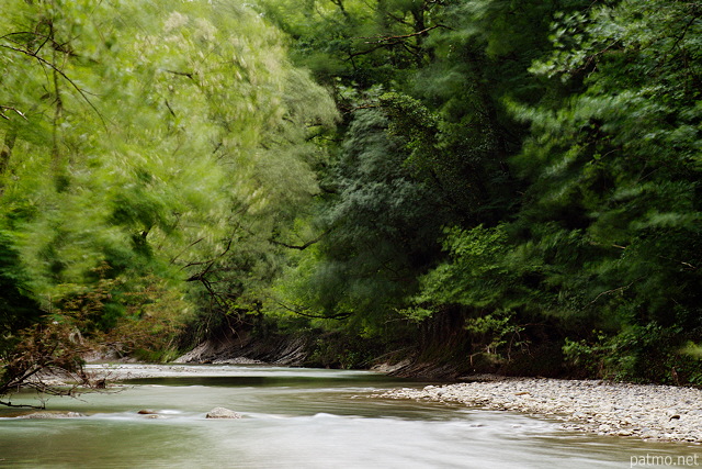 Photo de la rivière des Usses un soir de vent
