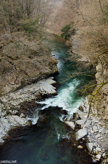 Photographie de la rivire et de la valle du Chran dans le Massif des Bauges