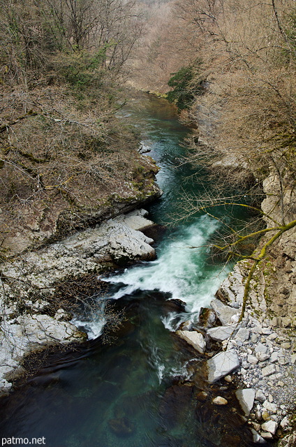 Photographie de la rivire et de la valle du Chran dans le Massif des Bauges