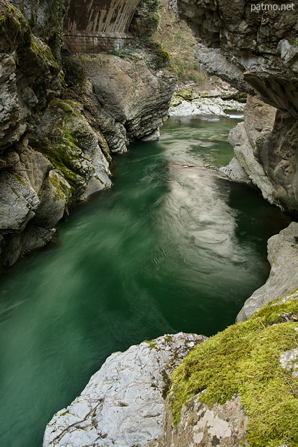 Photo du Chran sous le Pont de Banges dans le Massif des Bauges