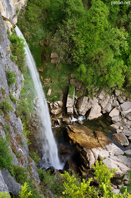 Closeup photo of Cerveyrieu waterfall
