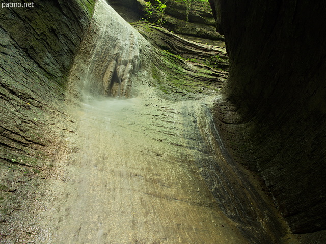 Photo of a springtime waterfall in Castran canyon