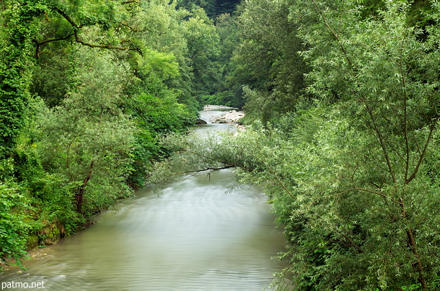 Image of Usses river in summer between Musieges and Chilly