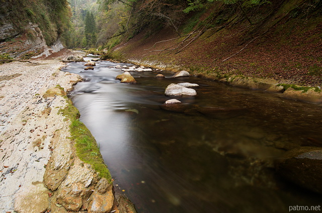 Photographie des couleurs de l'automne sur les bords du Chran