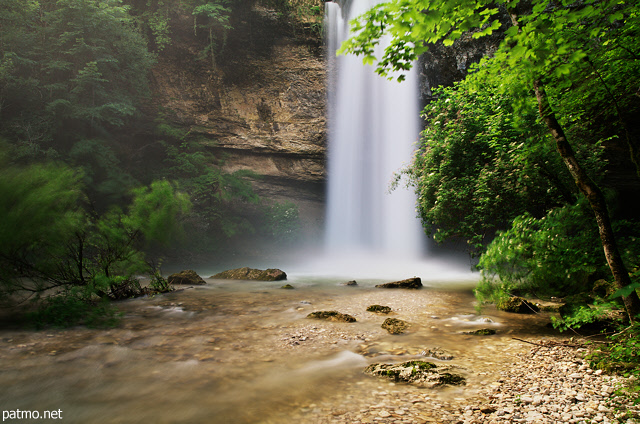 Photo de la cascade de la Dorches près de Chanay dans l'Ain