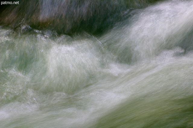 Photo de remous sur la rivire de la Dorches