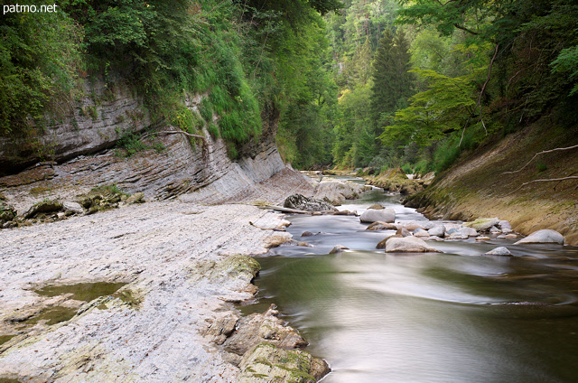 Image de la rivire du Chran sous la lumire d'un crpuscule d't