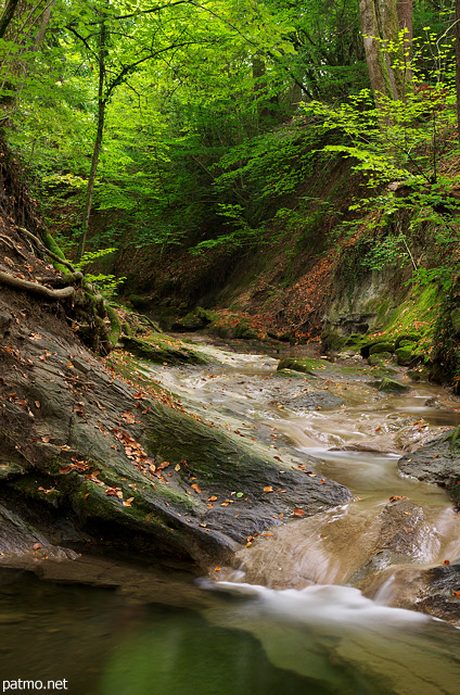 Photograph of the autumn light along river Erbe in Annecy