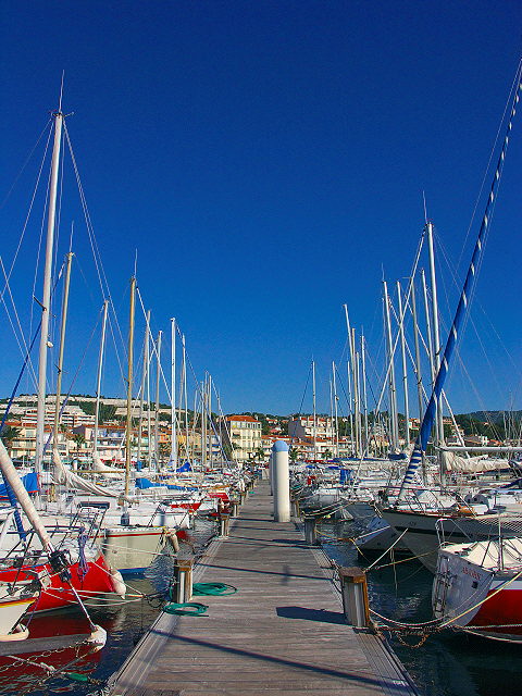 Image de bateaux dans le port de bandol