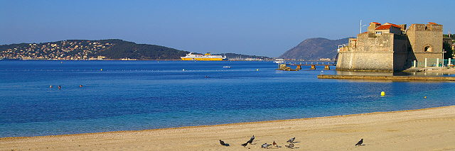 Les plages et le fort du mourillon