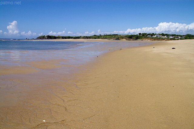 Image d'une plage de sable en Bretagne prs de Guidel dans le Morbihan