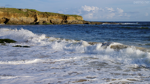 Image des vagues de l'océan atlantique en Bretagne