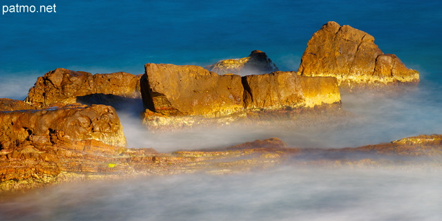 Photo de rochers dans la mer mediterranee au Pradet - pose longue