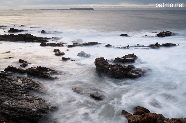 Photo de la mer mediterranee demontee sur la cote varoise - Le Pradet