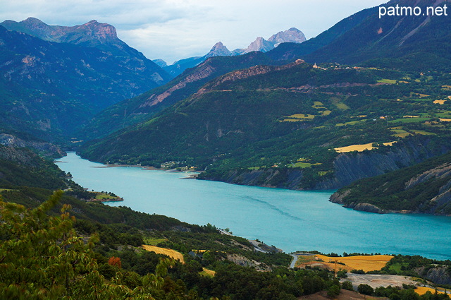 Photo au crpuscule du Lac de Serre Ponon