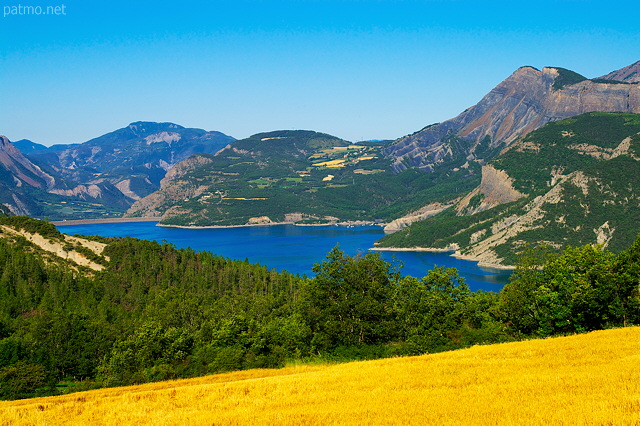 Photo du Lac de Serre Ponon dans les Hautes Alpes