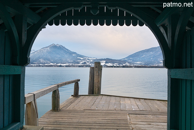 Photo de l'embarcadre du port de Menthon Saint Bernard sur le lac d'Annecy