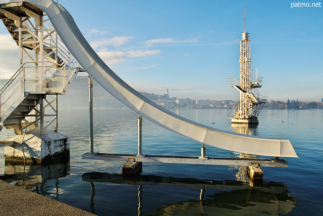 Picture with the diving tower and slide at Imperial beach on Annecy lake