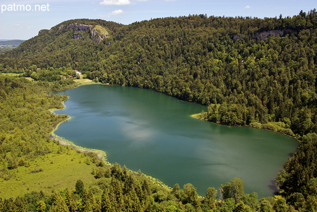 Photographie du lac de Bonlieu dans le Jura