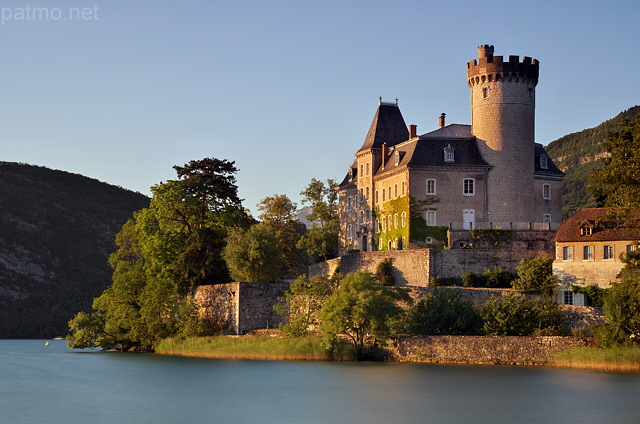 Photo du chteau de Duingt au bord du lac d'Annecy