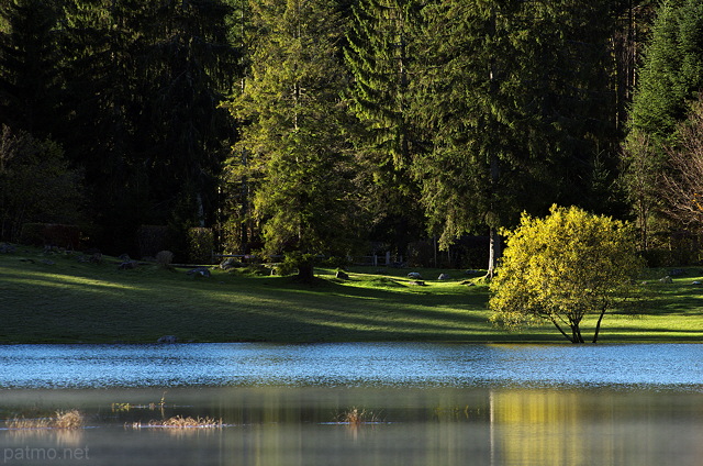 Image of Genin lake in the light of an autumn morning