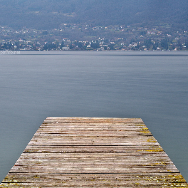 Image d'un ponton sur le lac du Bourget prs d'Aix les Bains