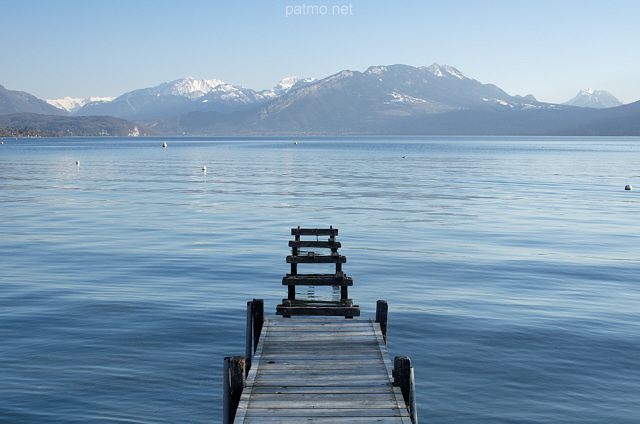 Photo d'un ponton sur le lac  Annecy le Vieux