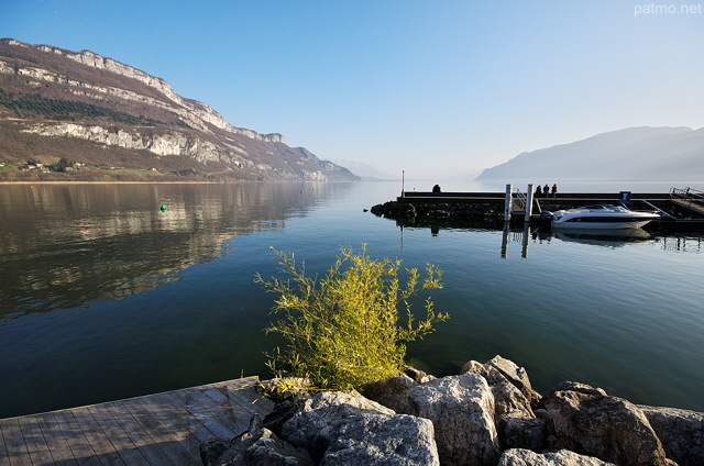 Photographie du lac du Bourget depuis le port de Châtillon Chindrieux en Savoie