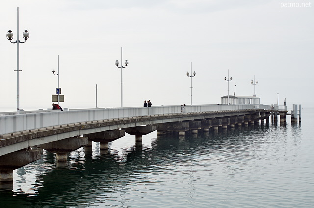 Picture of a white day on Geneva lake in Thonon les Bains