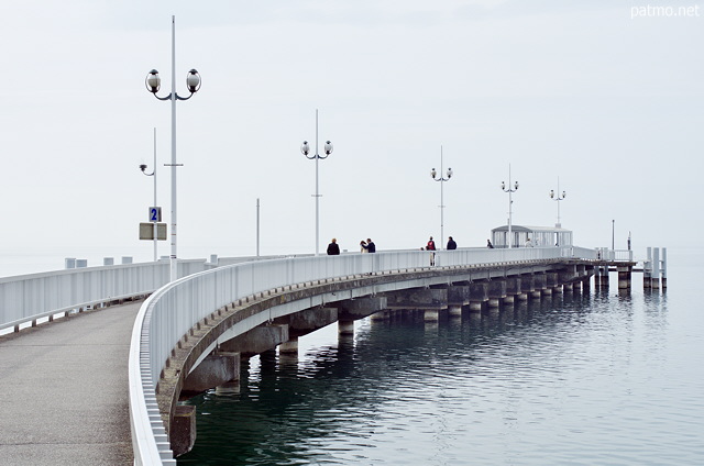 Image du ponton sur le Lac Lman au port de Thonon les Bains