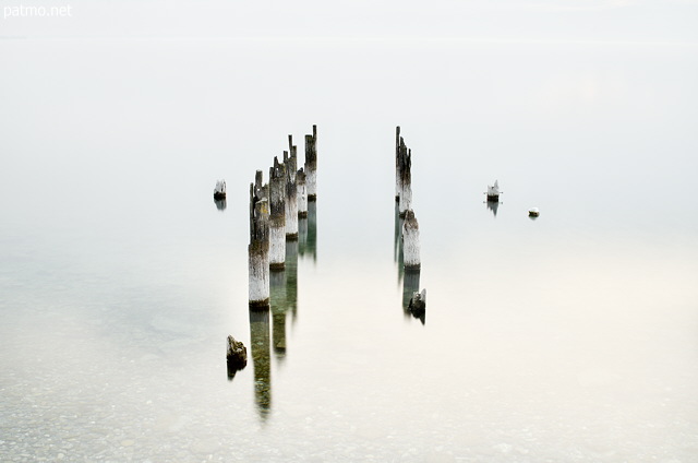 Image des vestiges d'un ancien ponton sur le Lac Lman  Thonon les Bains