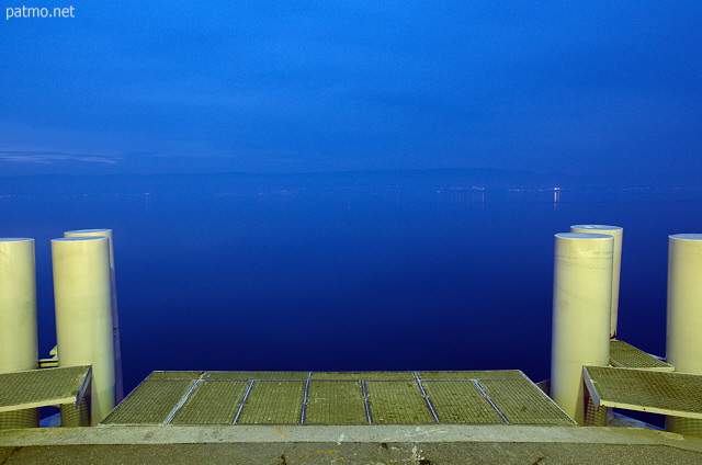 Image of Geneva lake seen from the end of the deck in Thonon les Bains