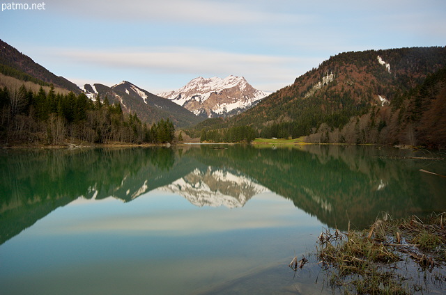 Photo d'un crpucule de printemps autour du lac de Vallon et de la montagne du Roc d'Enfer