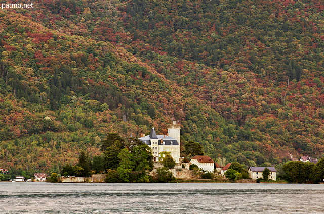 Image d'une fin de journe sur le chteau de Ruphy au bord du lac d'Annecy