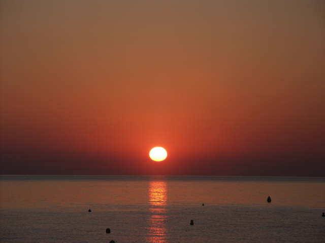 lever de soleil sur la mer issambres