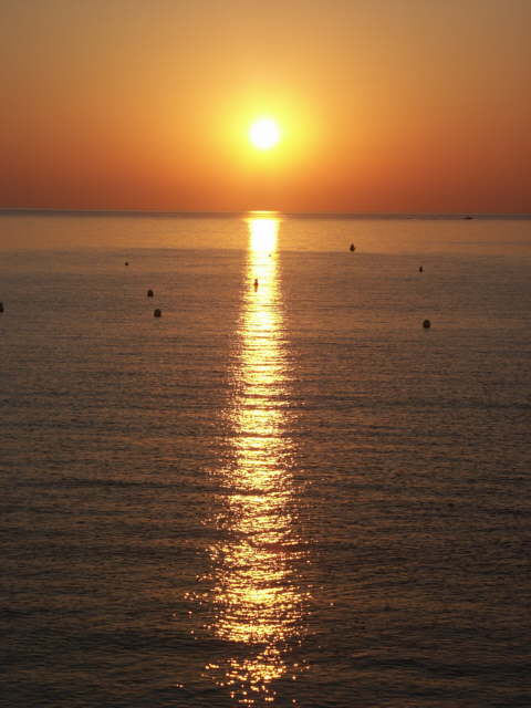 lever de soleil sur la mer issambres