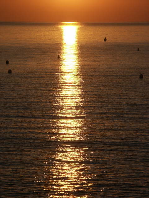 lever de soleil sur la mer issambres